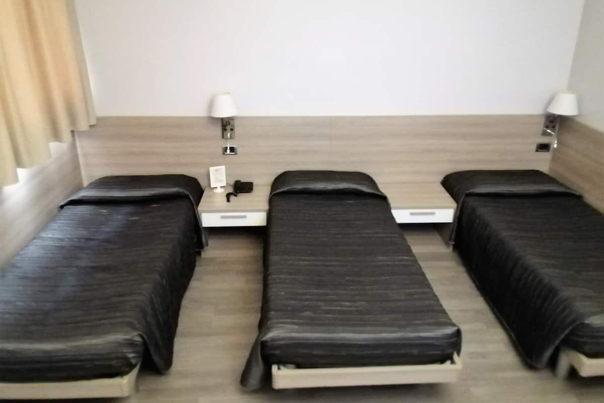Standard Triple Room, 3 Twin Beds | Premium bedding, minibar, in-room safe, desk