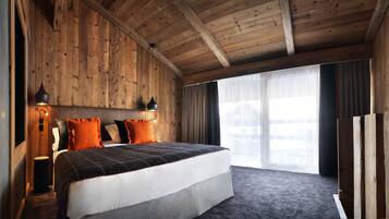 Deluxe Suite | Premium bedding, minibar, in-room safe, desk