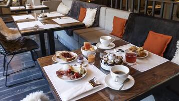 Daily cooked-to-order breakfast for a fee