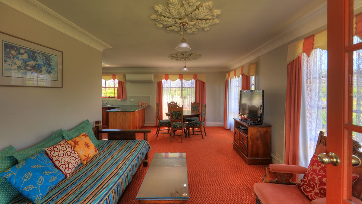 Casa de campo, 2 habitaciones | Cocina privada | Refrigerador con congelador, parrilla de estufa y cafetera y tetera 