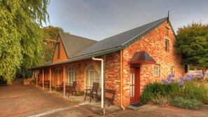 Lydisolert, strykejern/-brett, wi-fi (inkludert) og sengetøy