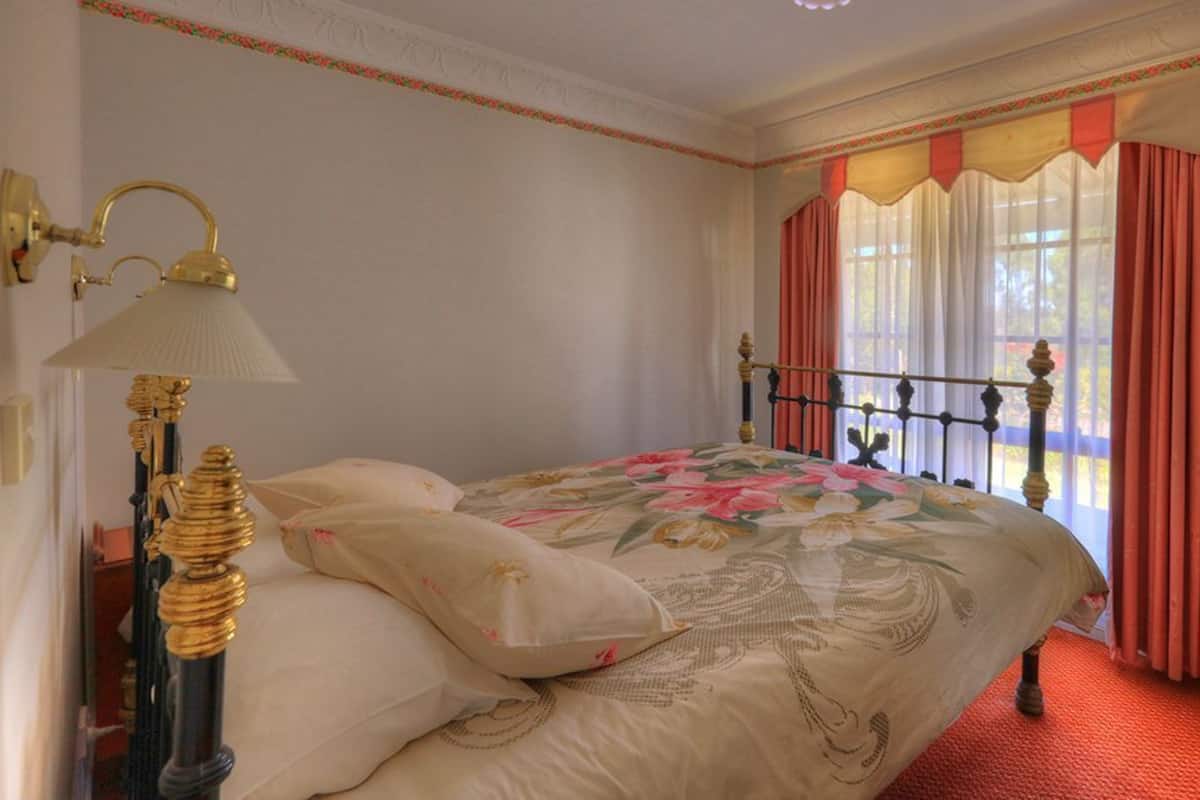 Soundproofing, iron/ironing board, free WiFi, bed sheets