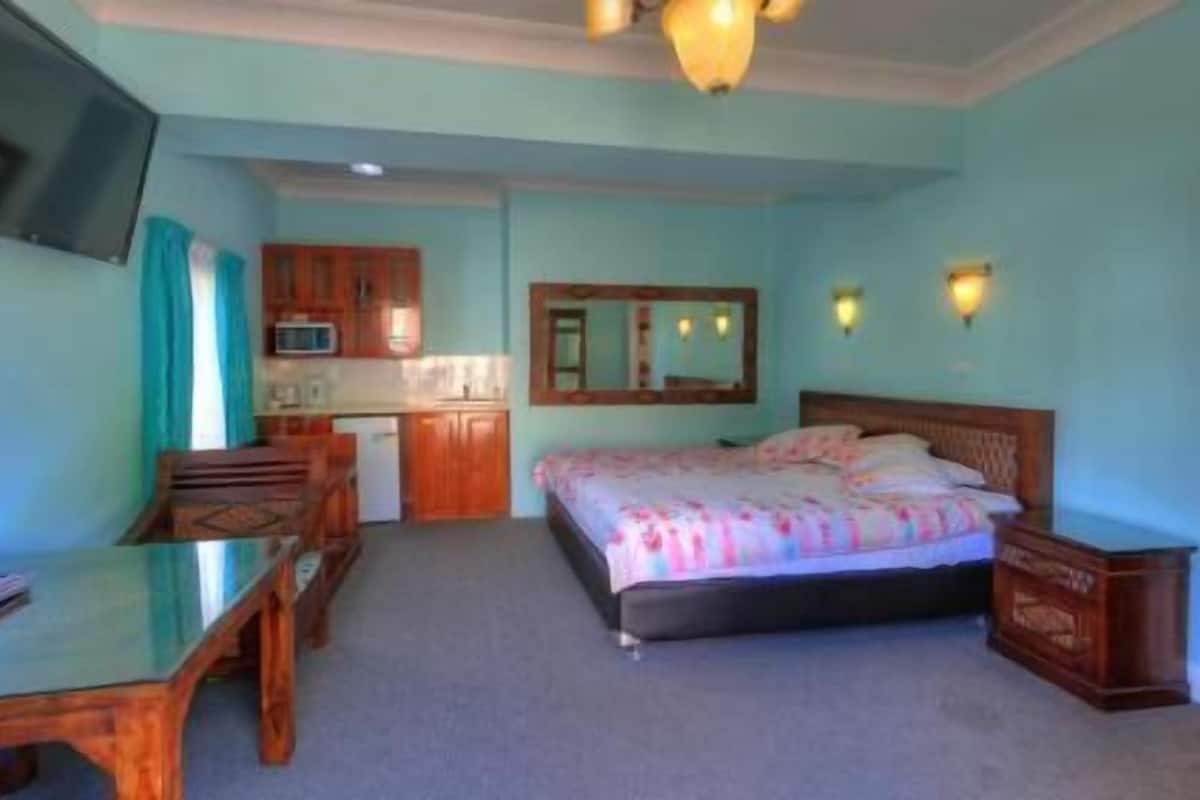 Soundproofing, iron/ironing board, free WiFi, bed sheets