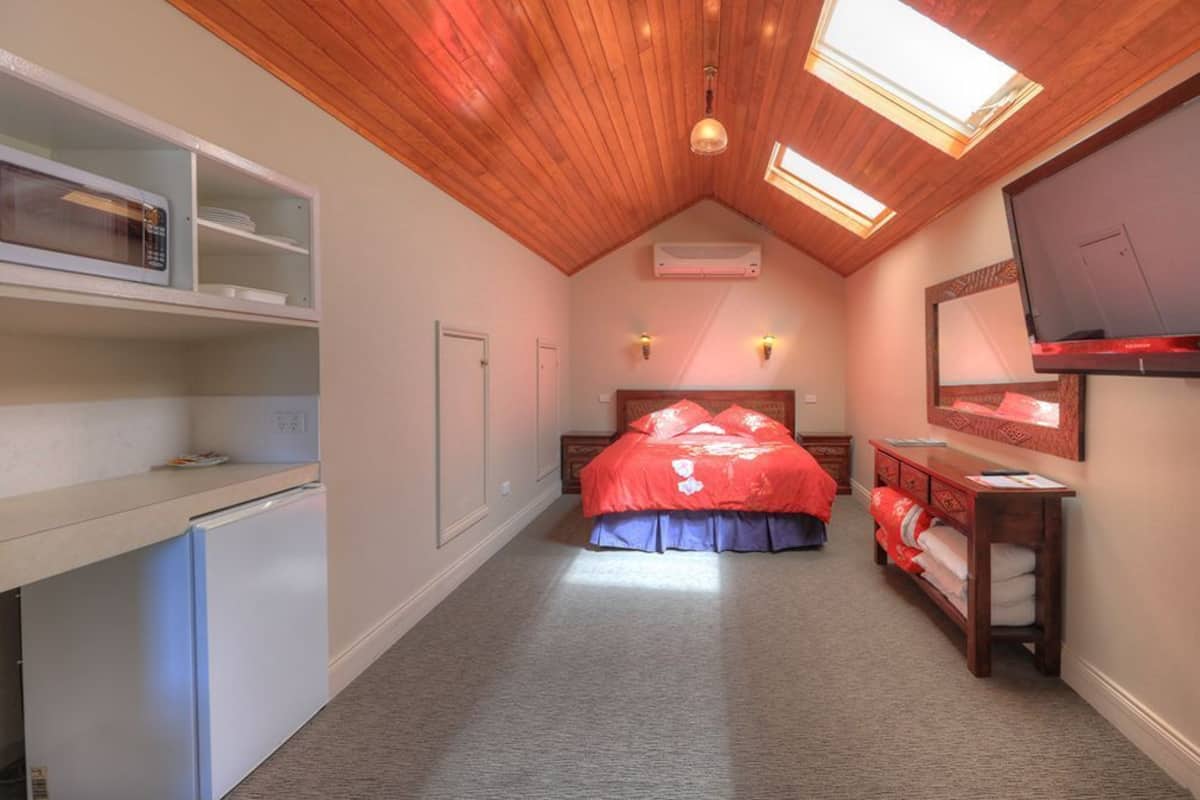 Soundproofing, iron/ironing board, free WiFi, bed sheets