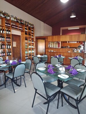 Restaurant - Hatchers Richmond Manor (Richmond)