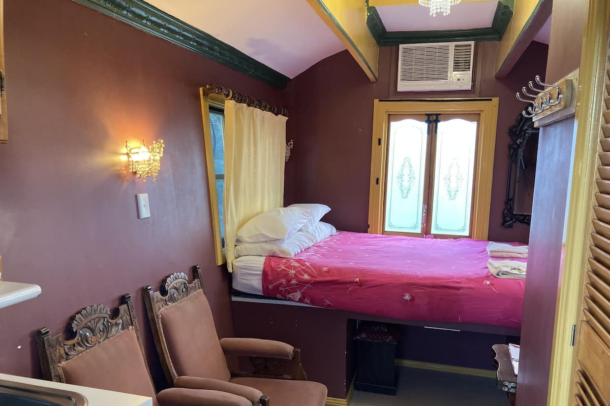 Soundproofing, iron/ironing board, free WiFi, bed sheets