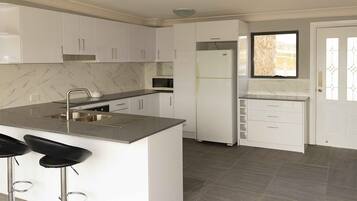 Full-sized fridge, stovetop, coffee/tea maker, electric kettle