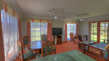 Cottage, 2 Bedrooms | Living area