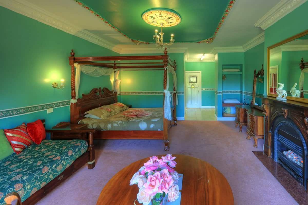 Soundproofing, iron/ironing board, free WiFi, bed sheets