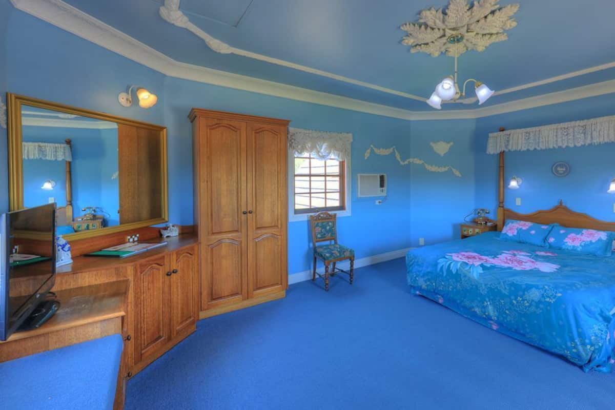 Soundproofing, iron/ironing board, free WiFi, bed sheets