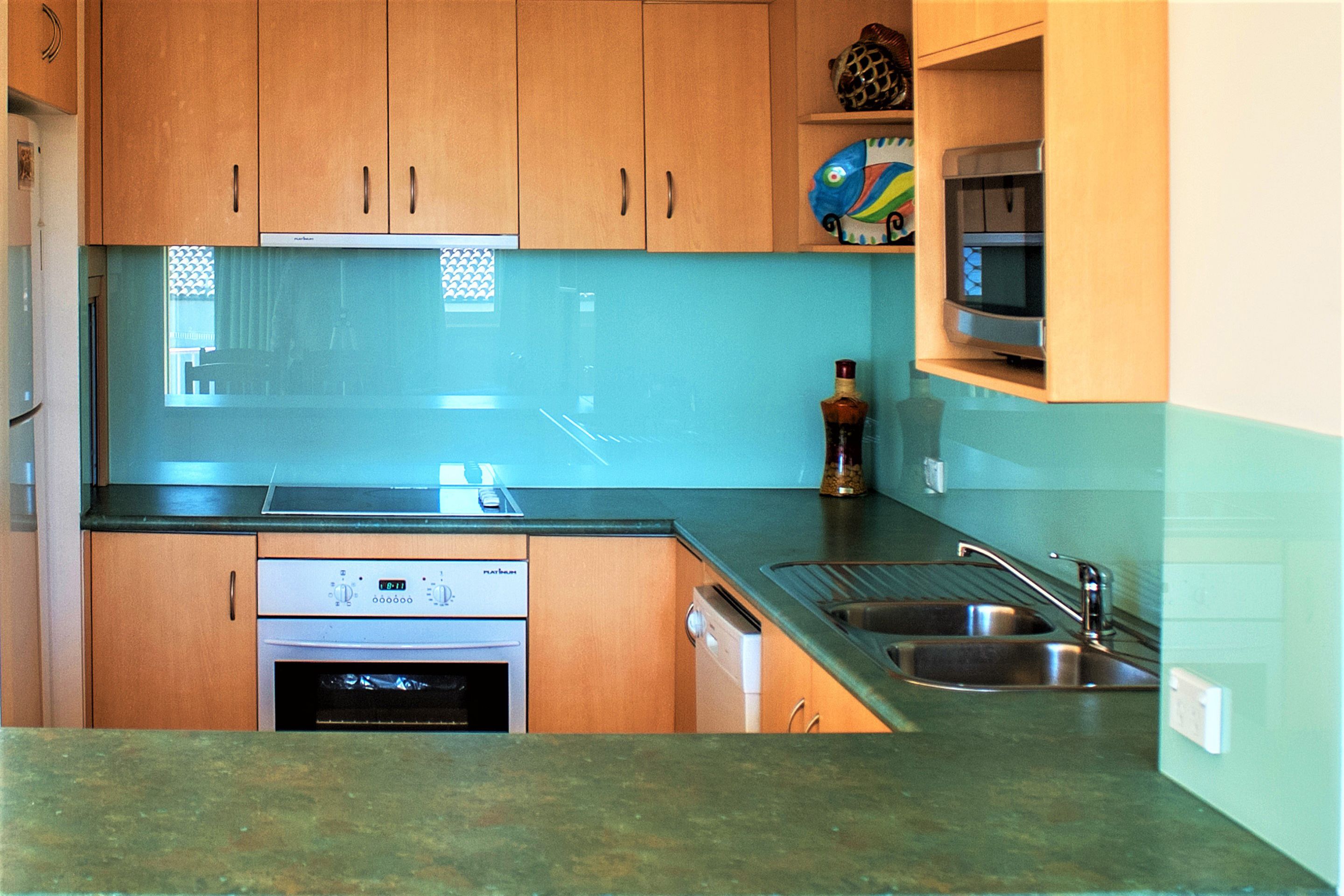 full-sized fridge, microwave, oven, stovetop