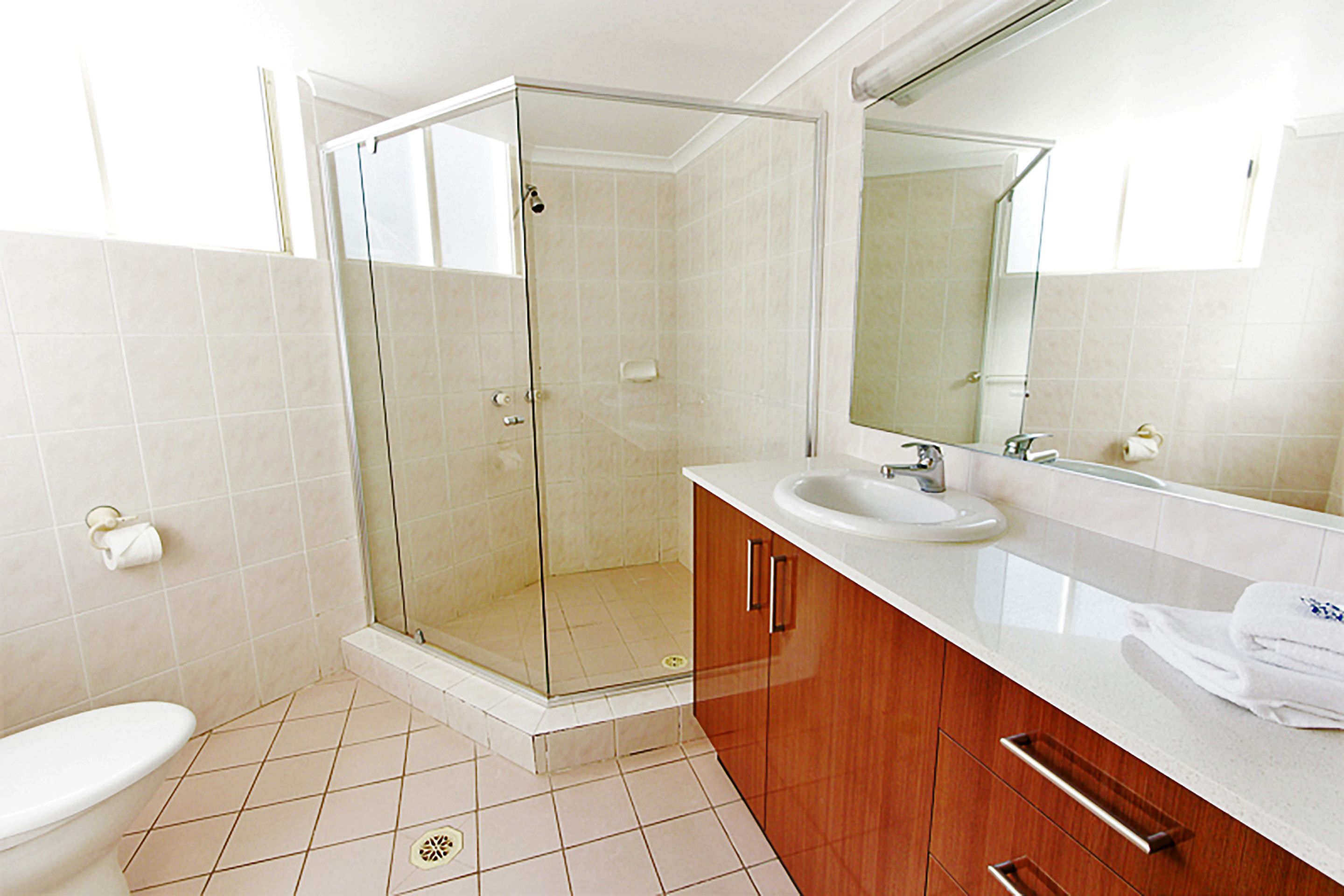 deep-soaking bathtub, free toiletries, towels