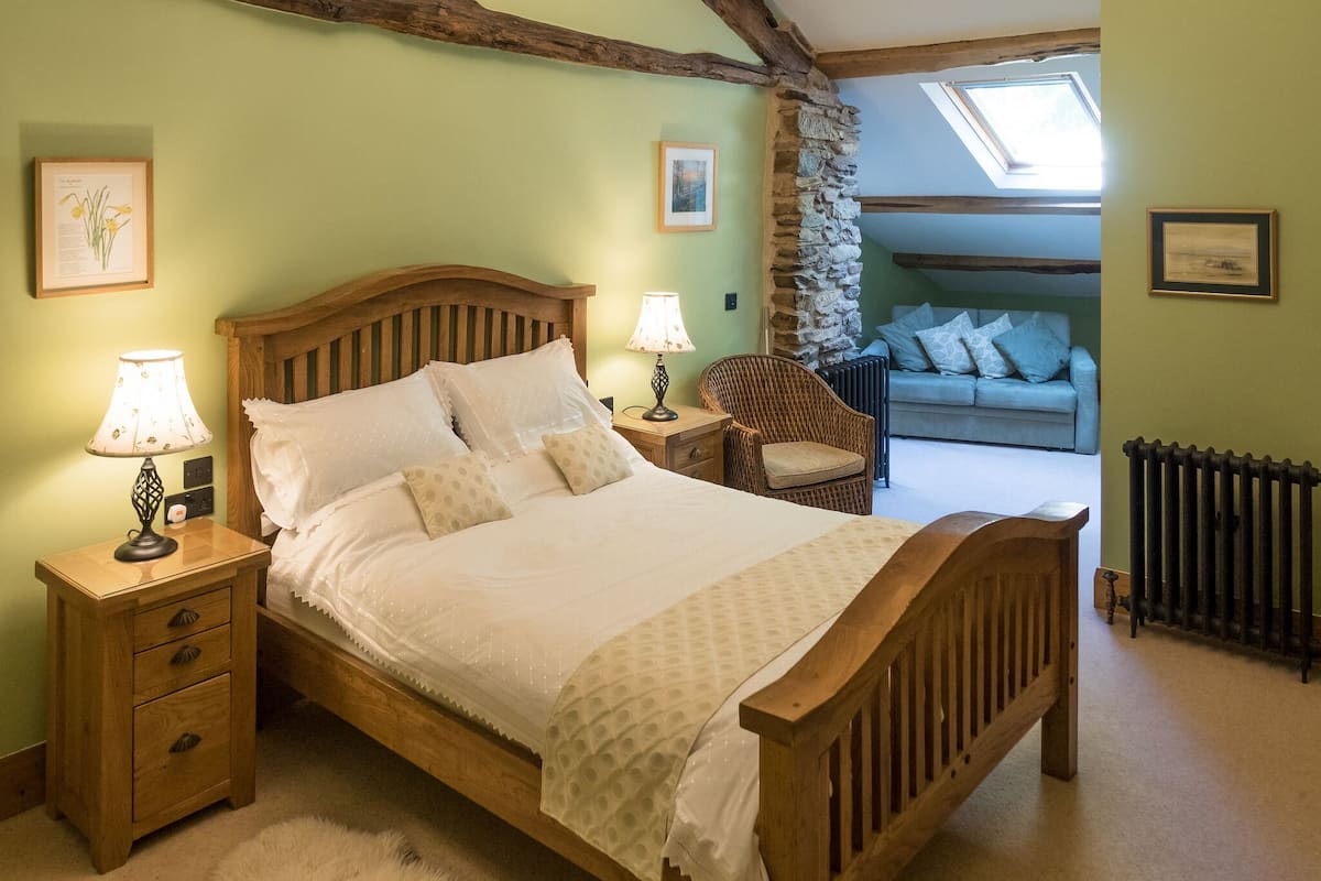 Dobbeltrom – deluxe, eget bad, hageutsikt (Large Double Room )