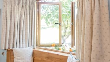 Phòng đôi Deluxe, có phòng tắm riêng, quang cảnh vườn (Room 2) | Quang cảnh nhìn từ nơi lưu trú