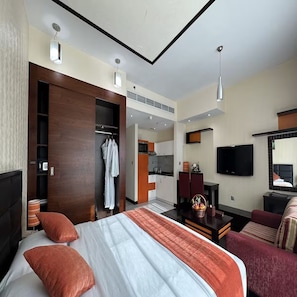 Deluxe Studio, 1 King Bed | In-room safe, individually furnished, soundproofing, iron/ironing board - Sunday Marina View Hotel Apartments (Dubai)