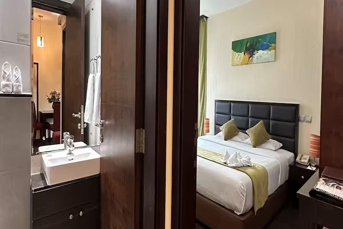 Departamento de lujo, 1 habitación | Caja de seguridad en la habitación, muebles diferentes y insonorización