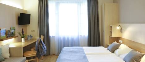 Caja fuerte, escritorio, wifi gratis y ropa de cama