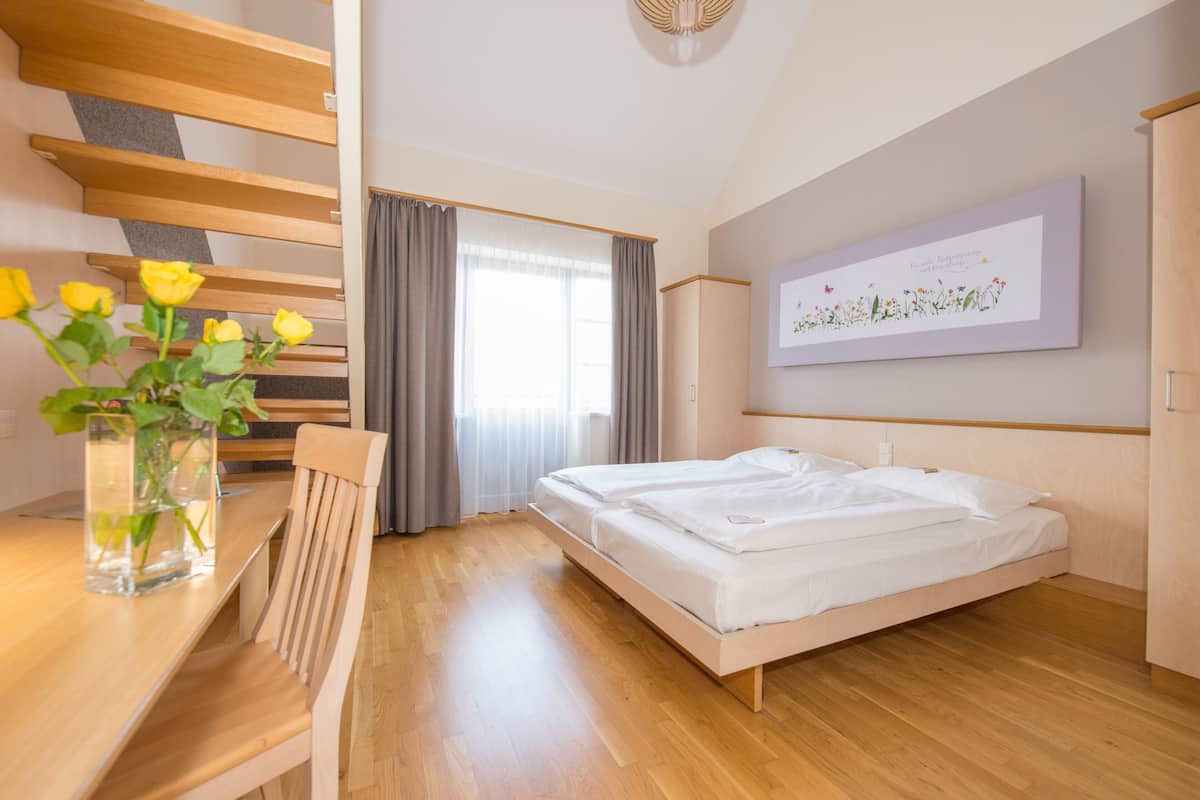 comfort quadruple room | in-room safe, desk, free wifi, bed sheets