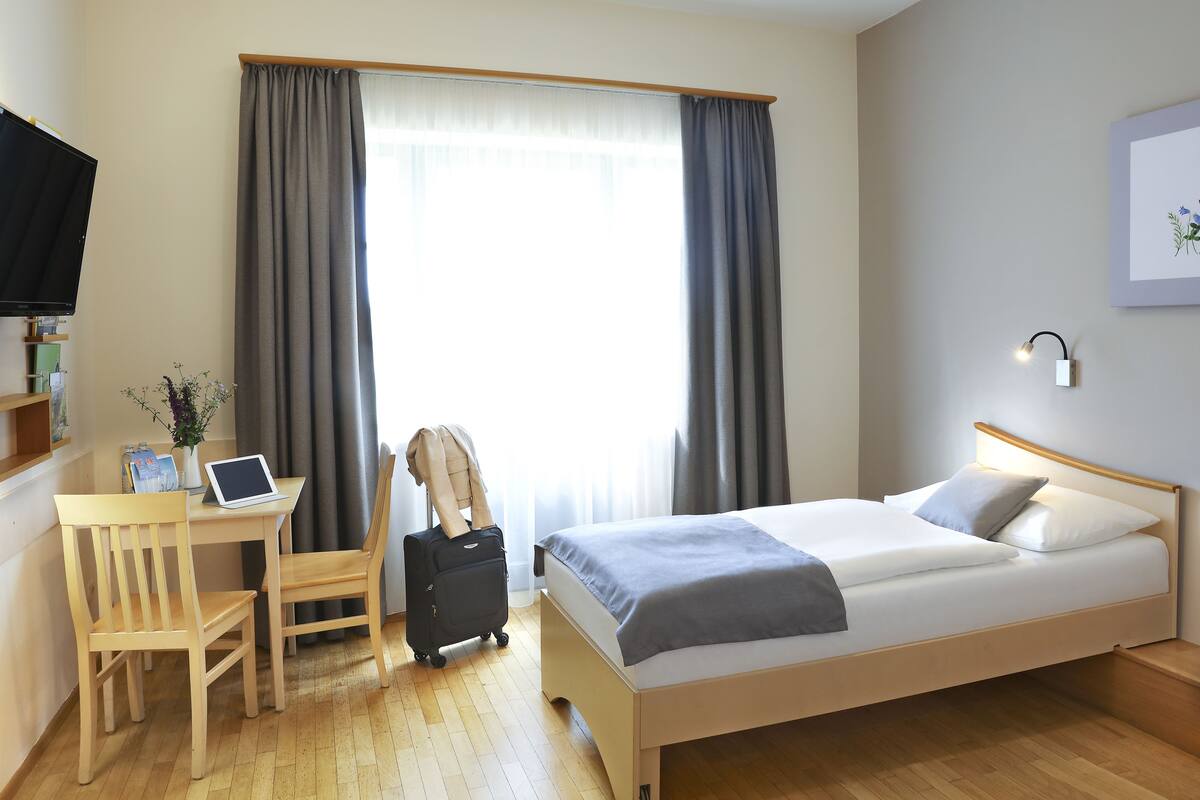 In-room safe, desk, WiFi (free), bed sheets