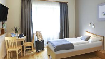 Single Room | In-room safe, desk, free WiFi, bed sheets