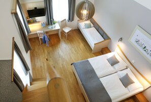 Comfort Quadruple Room | In-room safe, desk, free WiFi, bed sheets - JUFA Hotel Pöllau (Poellau)
