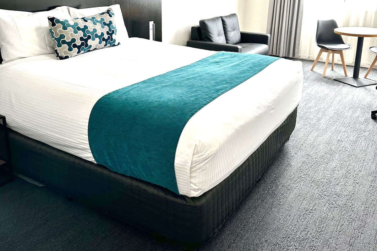 premium bedding, pillow-top beds, minibar, in-room safe