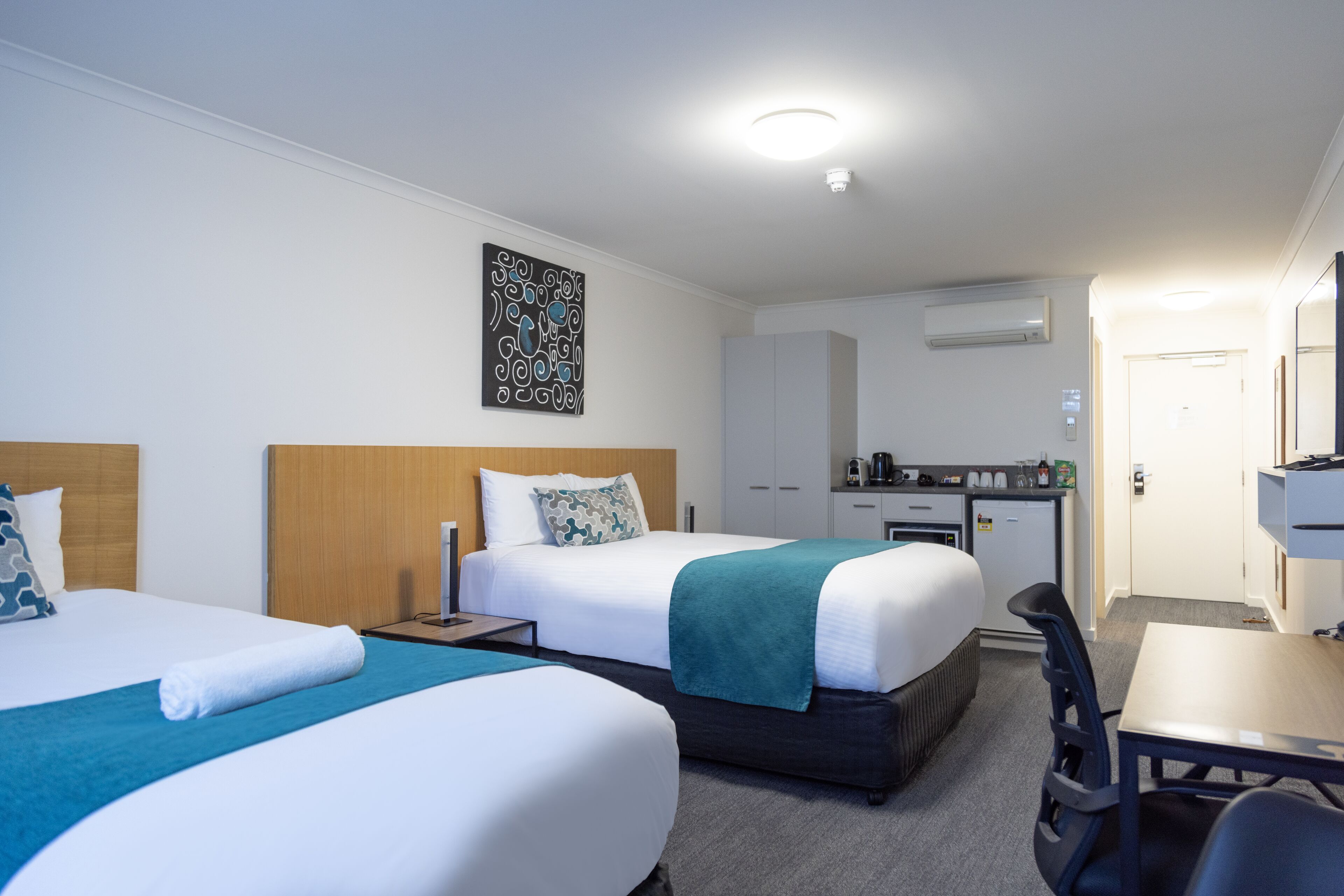 classic twin suite | premium bedding, pillow-top beds, minibar, in-room safe