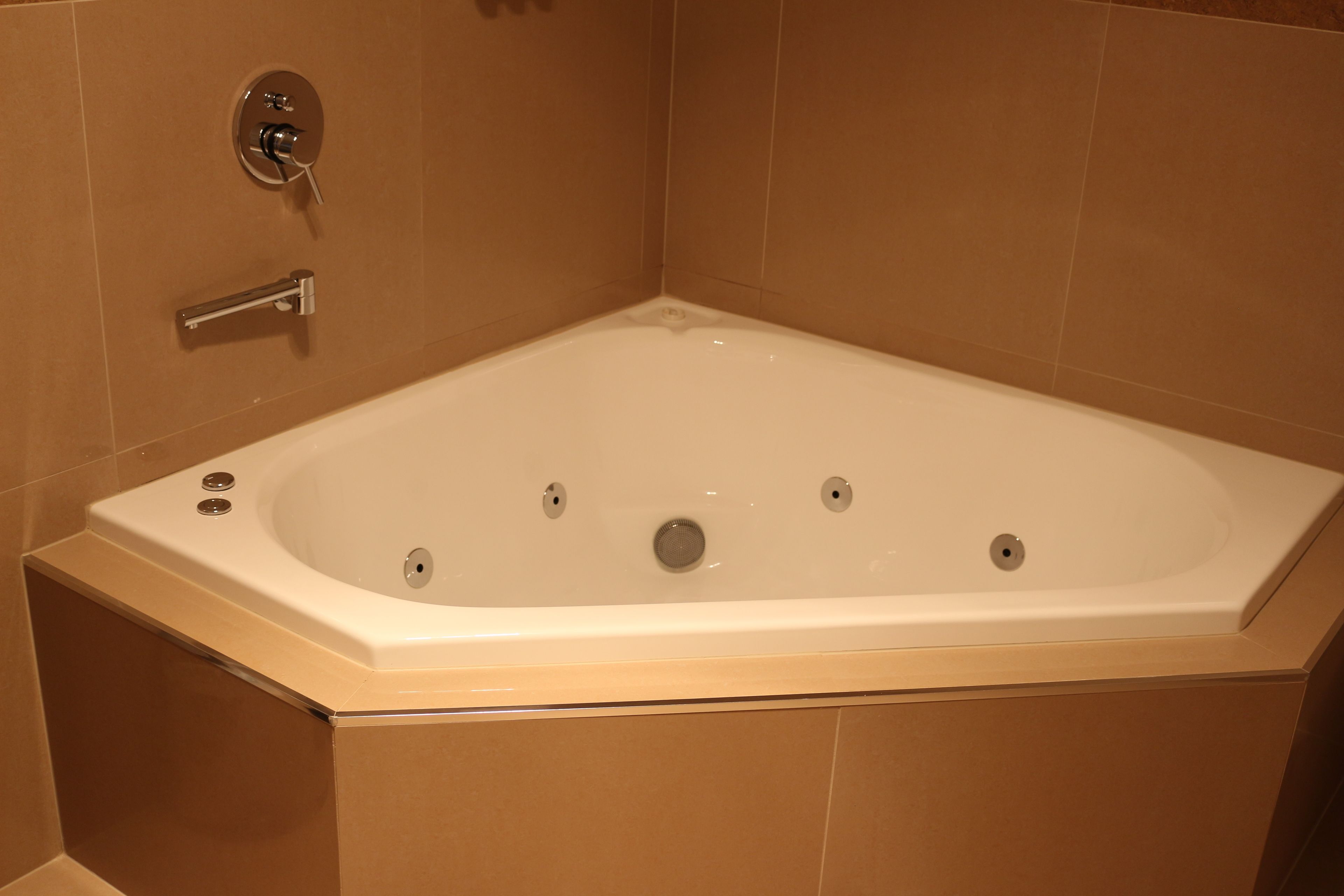 executive king room | jetted bathtub