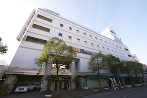 Front of property - Hotel Merieges (Miyazaki)