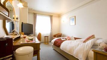Rollaway beds, Internet, alarm clocks