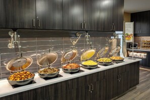 Free daily buffet breakfast - Fairfield Inn & Suites by Marriott Winnipeg (Winnipeg)