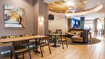 Lobby lounge
