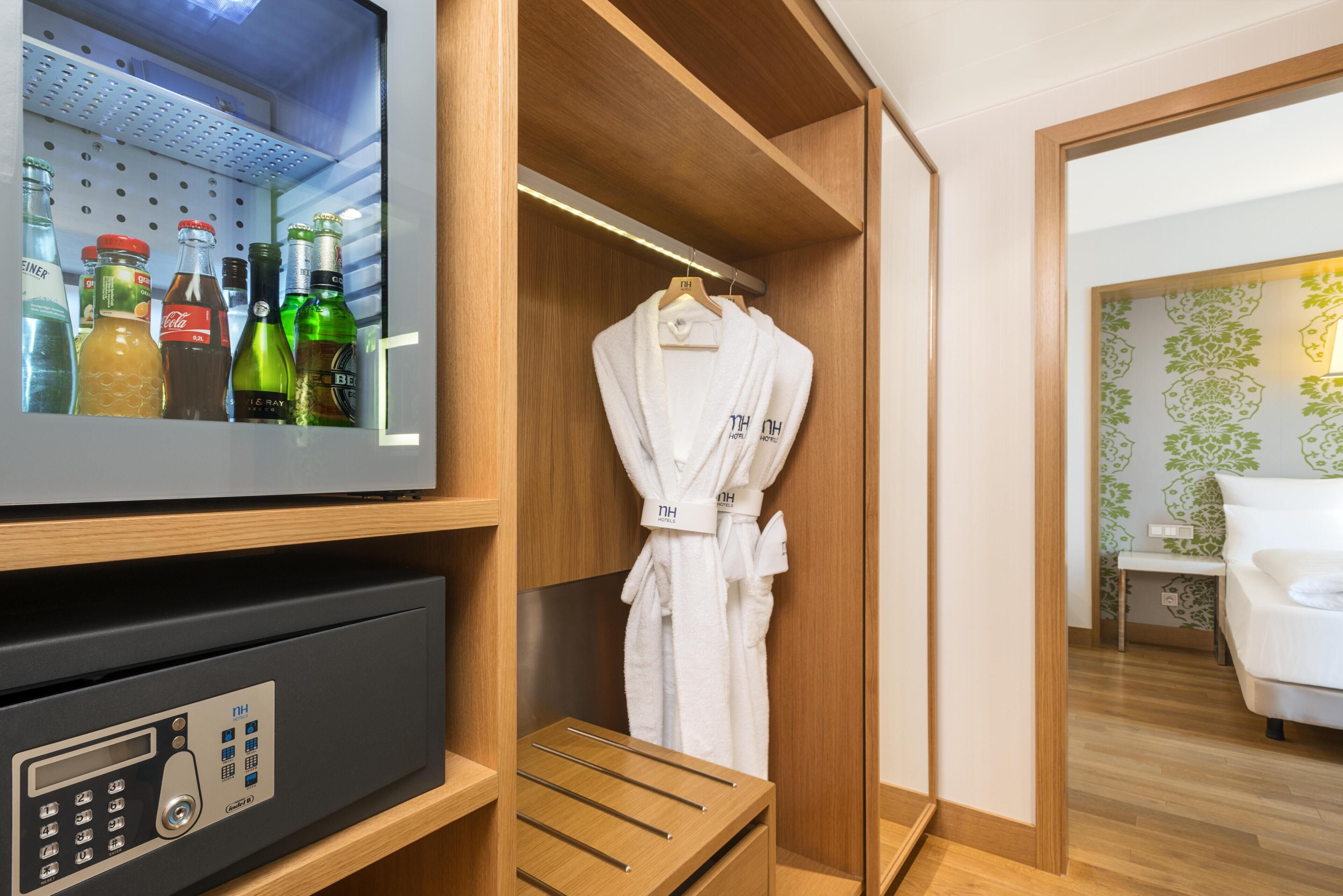 Apartment | Luxe beddengoed, een minibar, een kluis op de kamer, een bureau