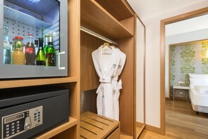 Premium bedding, minibar, in-room safe, desk - NH Frankfurt Messe (Frankfurt)