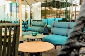 Terrace/patio - Motel One Salzburg - Süd (Salzburg)