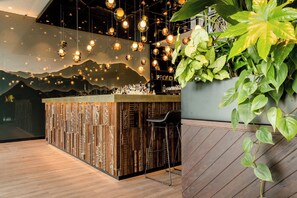 Bar (on property) - Motel One Salzburg-Süd (Salzburg)