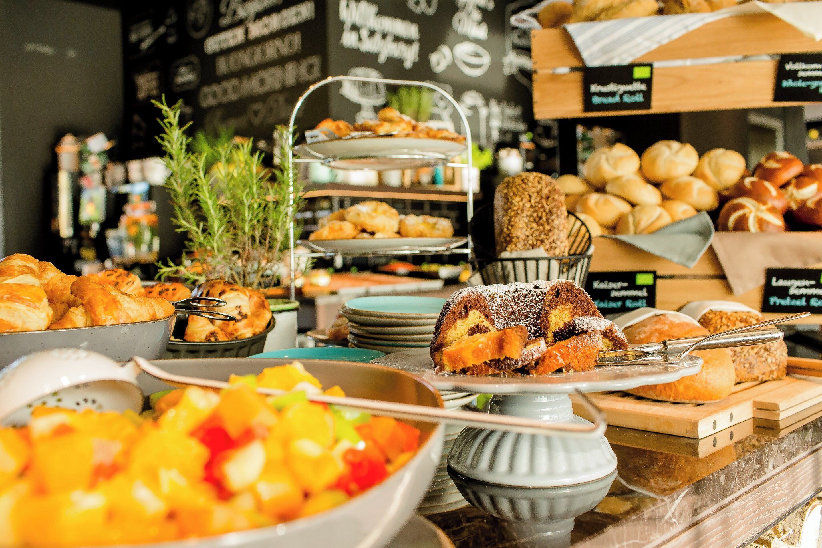 daily buffet breakfast for a fee