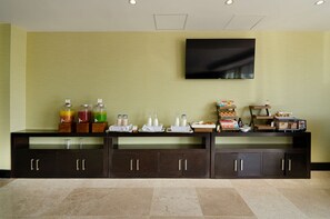 Daily buffet breakfast for a fee - DoubleTree by Hilton Hotel Queretaro (Querétaro)