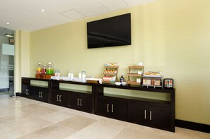 Daily buffet breakfast (MXN 290 per person) - DoubleTree by Hilton Hotel Queretaro (Querétaro)