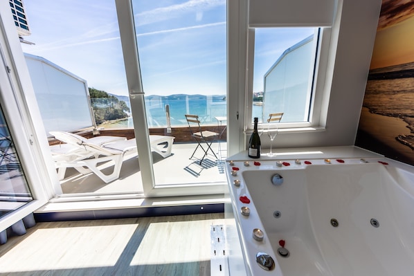 Deluxe-Doppelzimmer, 1 King-Bett | Eigener Whirlpool