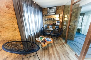 Coin salon dans le hall