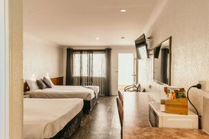 Escritorio y espacio para trabajar con laptop 