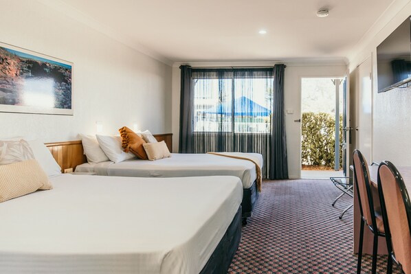 Skrivbord, arbetsyta för laptop, strykjärn/strykbräda och gratis wi-fi