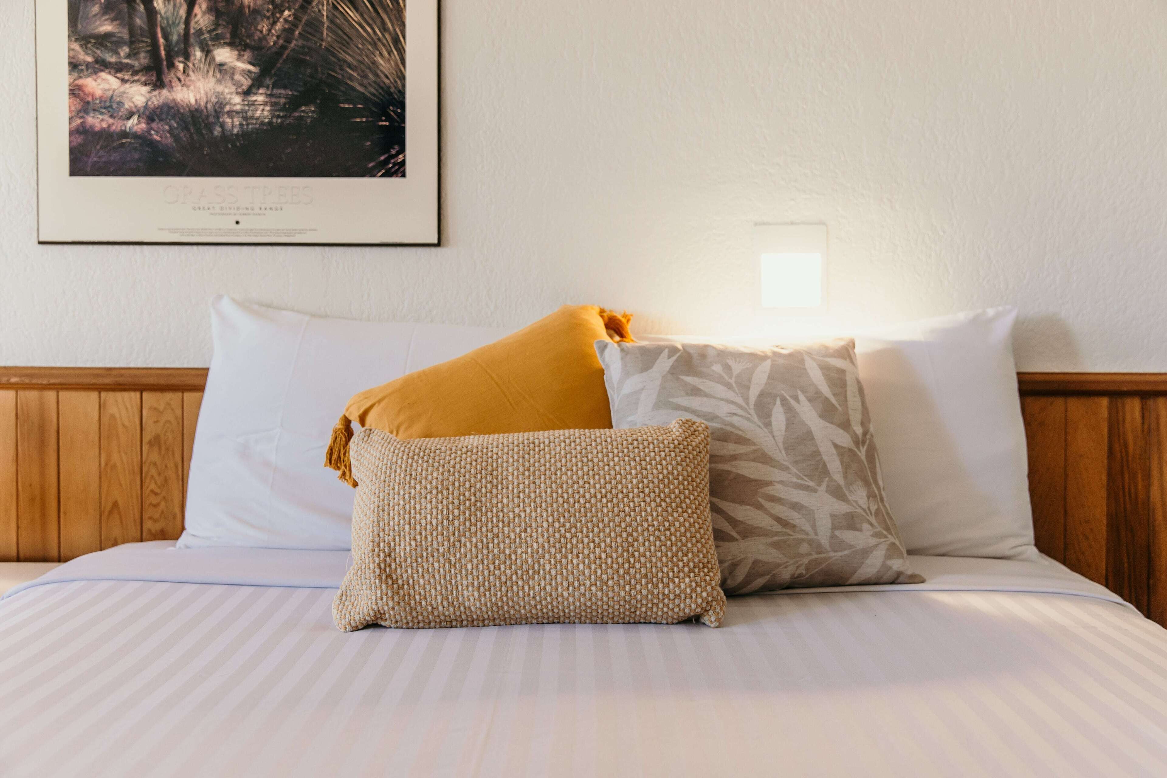 Family Room (Non Pet) | Desk, laptop workspace, iron/ironing board, free WiFi