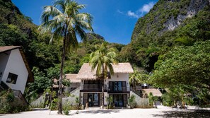 Beachside Room - Miniloc Island Resort (El Nido)