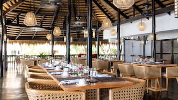 Breakfast, lunch, dinner served; al fresco dining