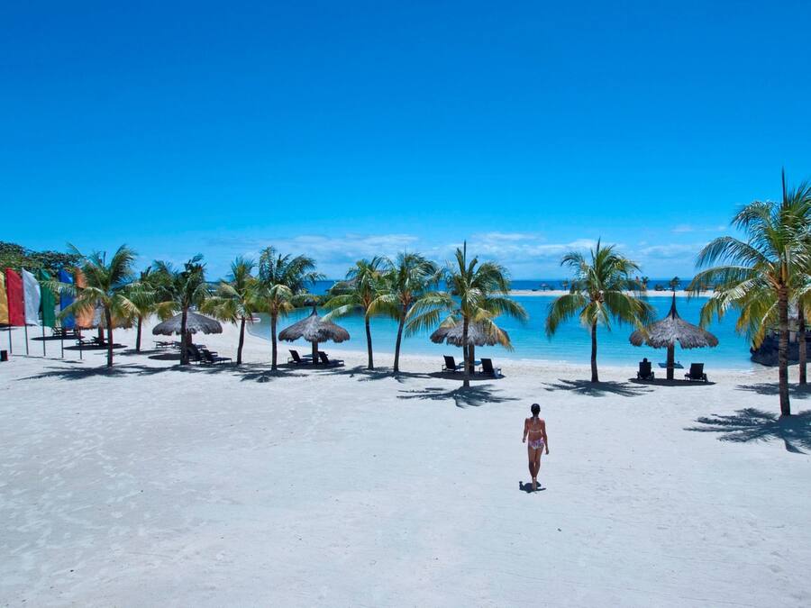 På stranden og kajakkpadling