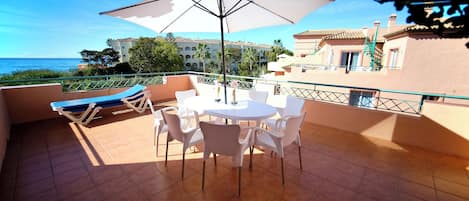 Panoramic Apartment, 3 Bedrooms, Sea View (6 pax) | Terrace/patio