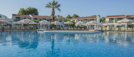 Seasonal outdoor pool, pool loungers