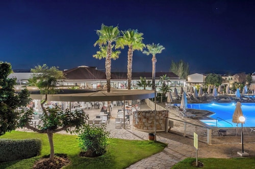 Golden Coast Hotel & Bungalows - All Inclusive